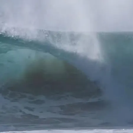 Supertubos Surf & V2 Nyaraló